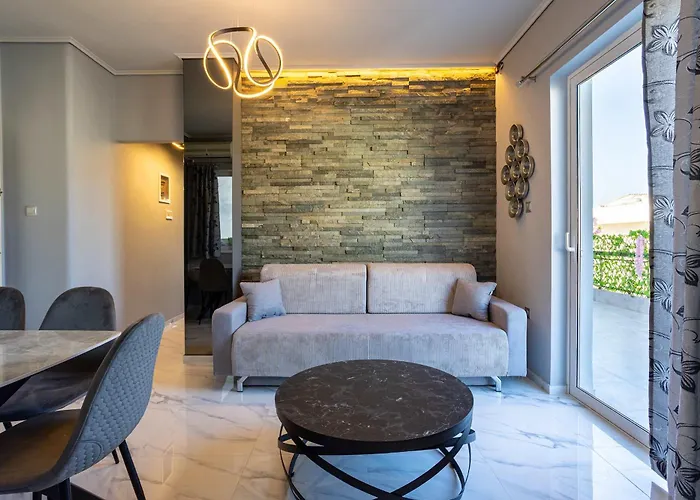 Coastal Nest Modern Seaside Escape Apartment *