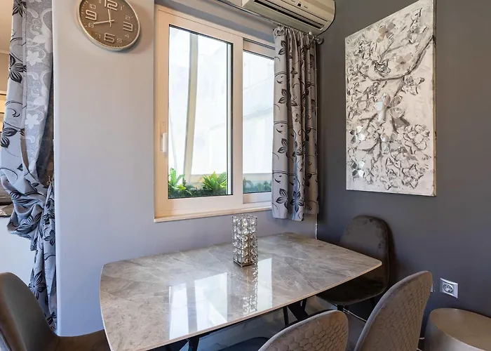 Διαμέρισμα Coastal Nest Modern Seaside Escape